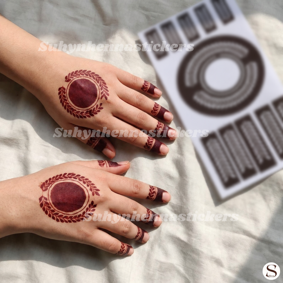 Laurel circle Minimal Mehendi Stencil with bold round centre, leafy ring border and simple finger accents by Suhyn
